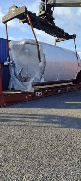 Empotage de cuves hors gabarit sur Flat Rack pour de l’export depuis le port de Marseille