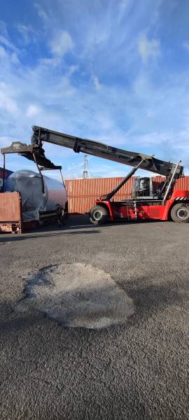 Empotage de cuves hors gabarit sur Flat Rack pour de l’export depuis le port de Marseille