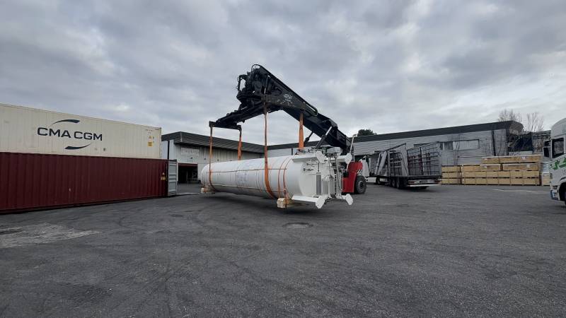 Empotage hors gabarit à Marseille 16ème : tank de plus de 12 mètres de long sur 40 Flat Rack